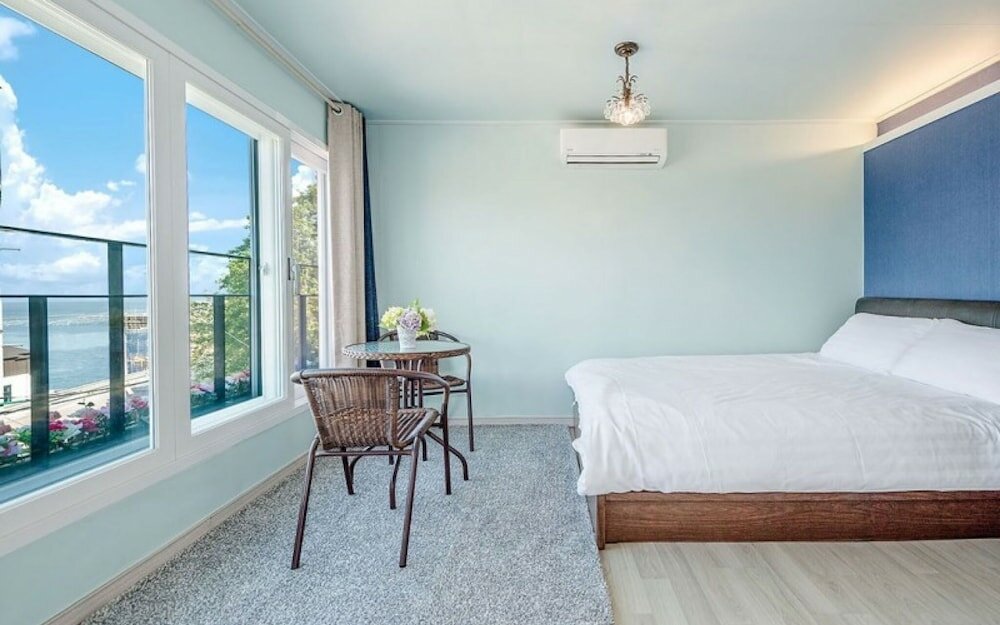 Фото Yeosu Maison Blanche Pension