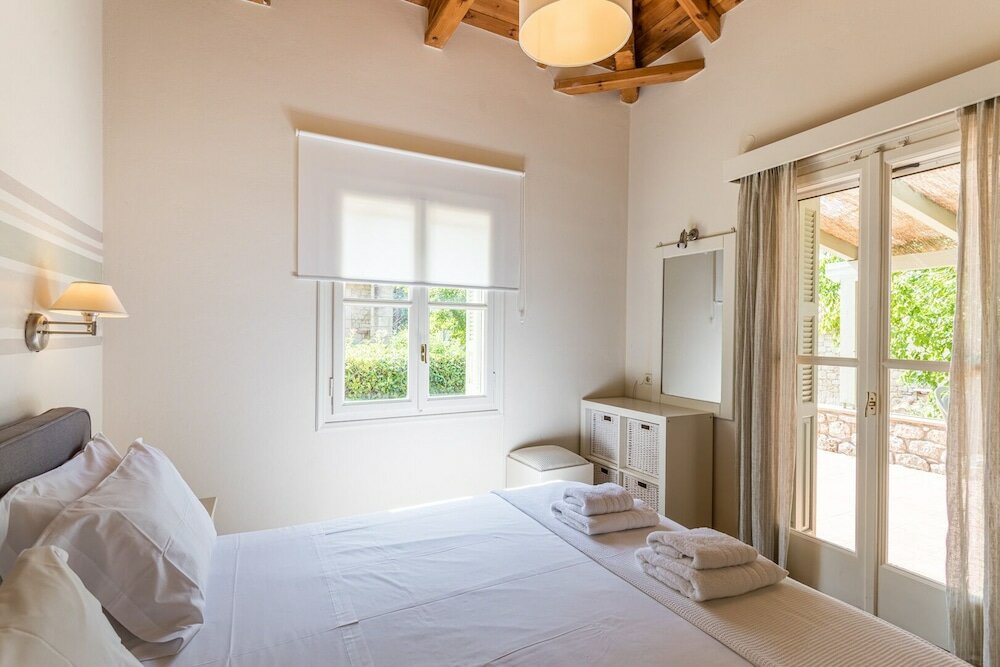 Фото Lithos Stoupa Villas