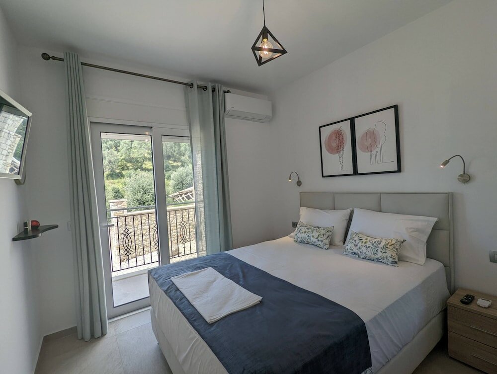 Фото Natura Luxury Suites Parga