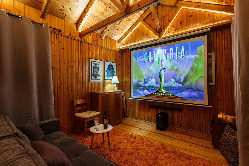 Фото Escape in the Forest, Cosy Chalet with Home Cinema