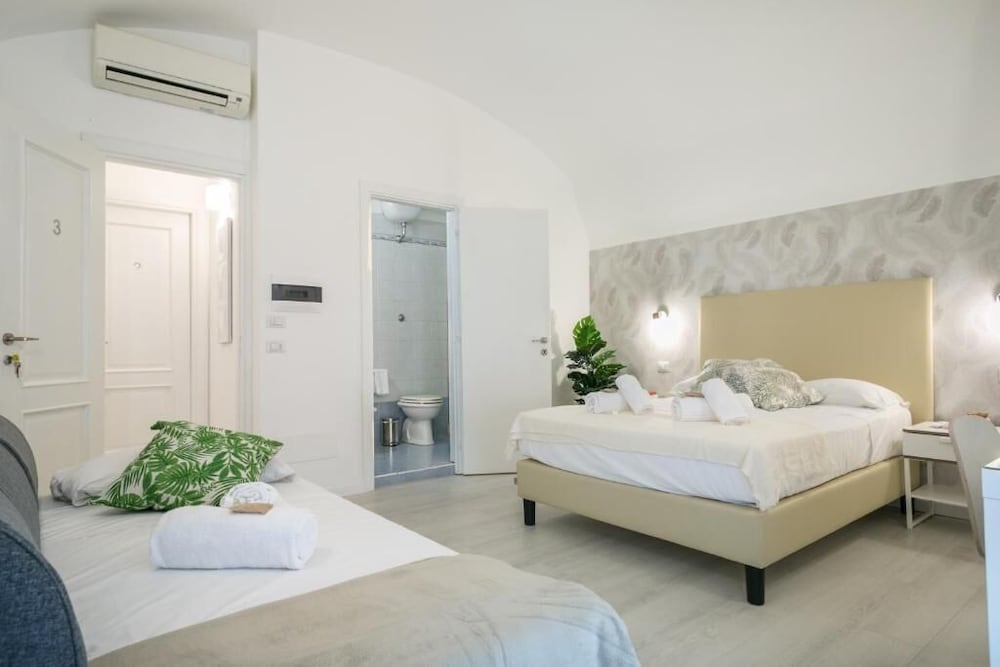 Фото White Candia Guesthouse