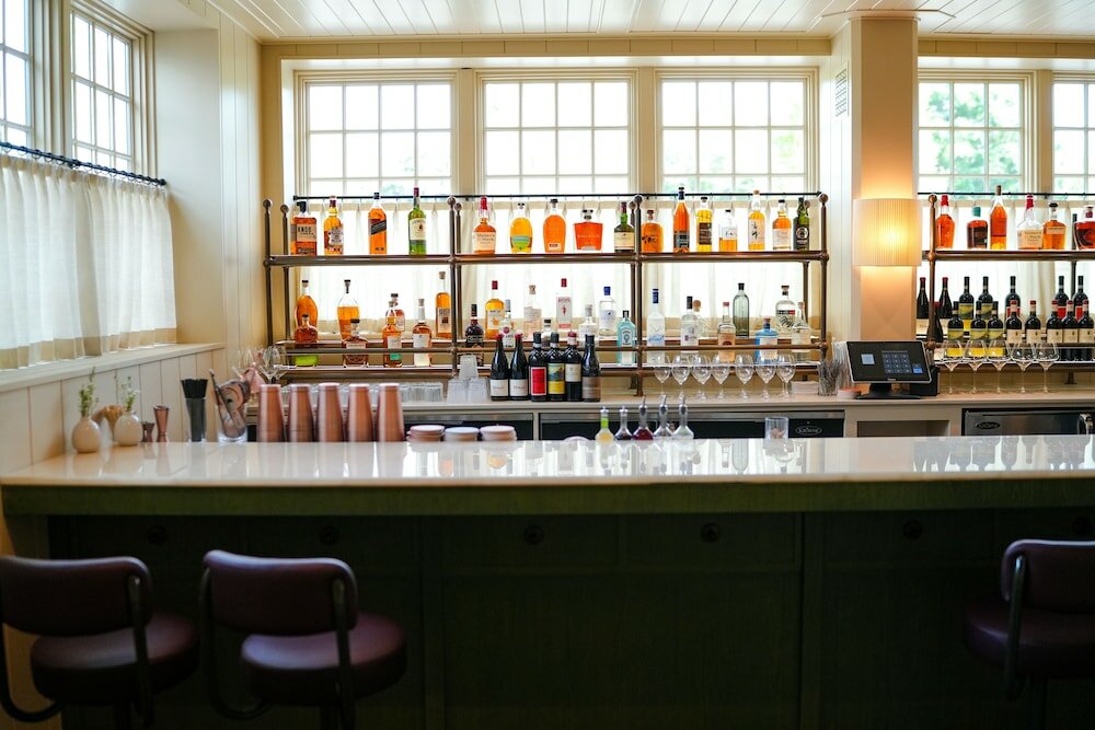 Фото Canoe Place Inn and Cottages