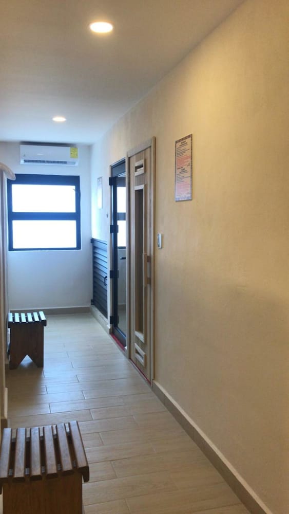 Фото Nomads Party Hostel