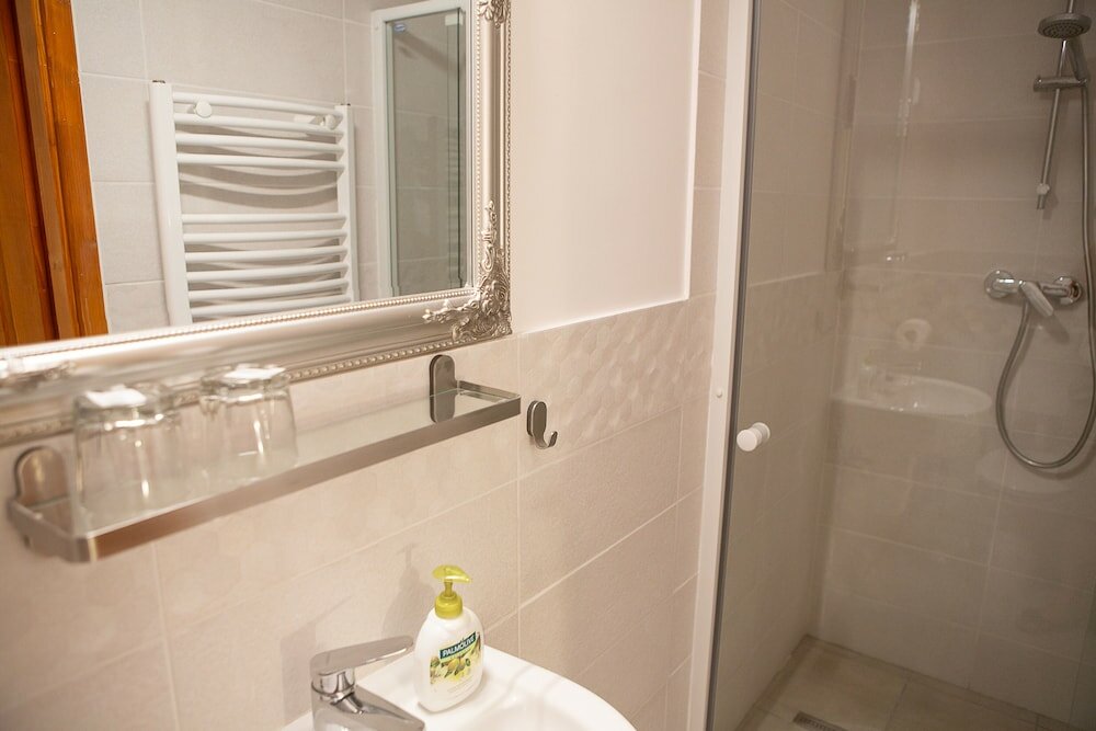 Фото Hunyadi Panzió- Apartmanház