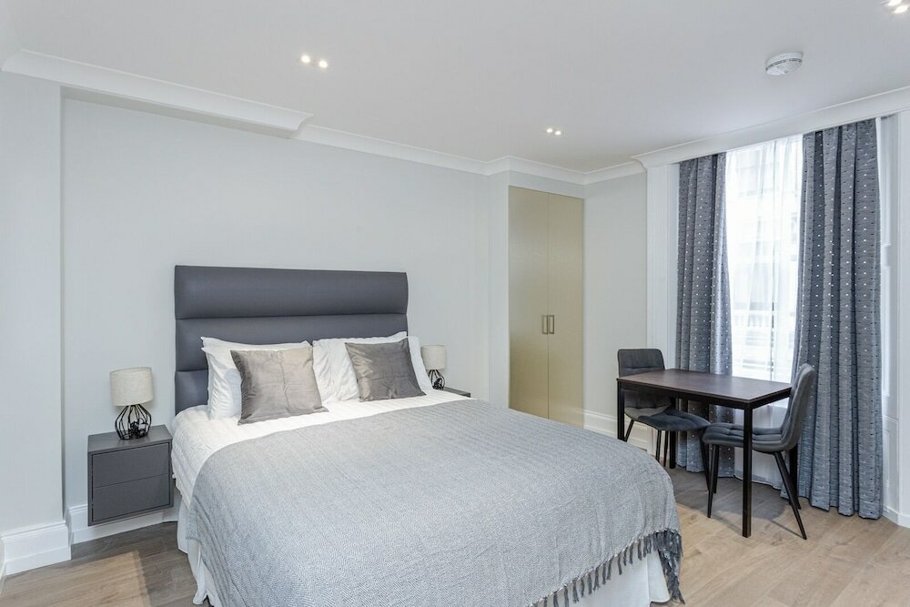 Фото Alexander Apartments