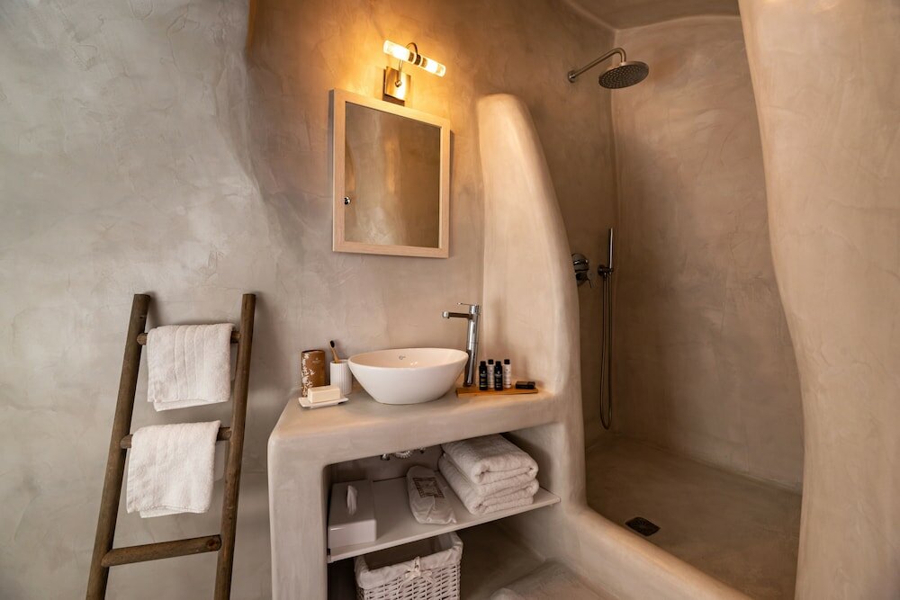 Фото White Curves