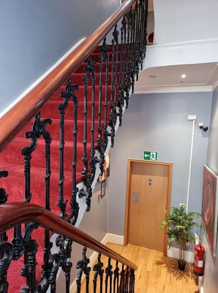 Фото 80 Inverness Terrace