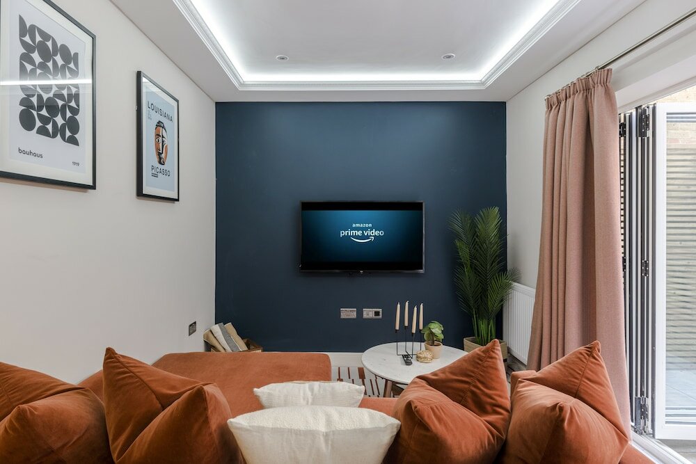 Фото Your Apartment Shepherd's Bush