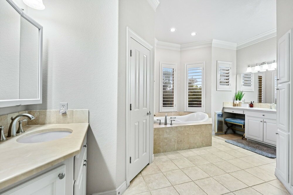 Фото Hillside Infinity Pool Retreat