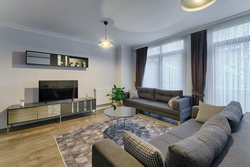 Апартаменты Gorgeous Central 2br Condo w City Views в Шишли