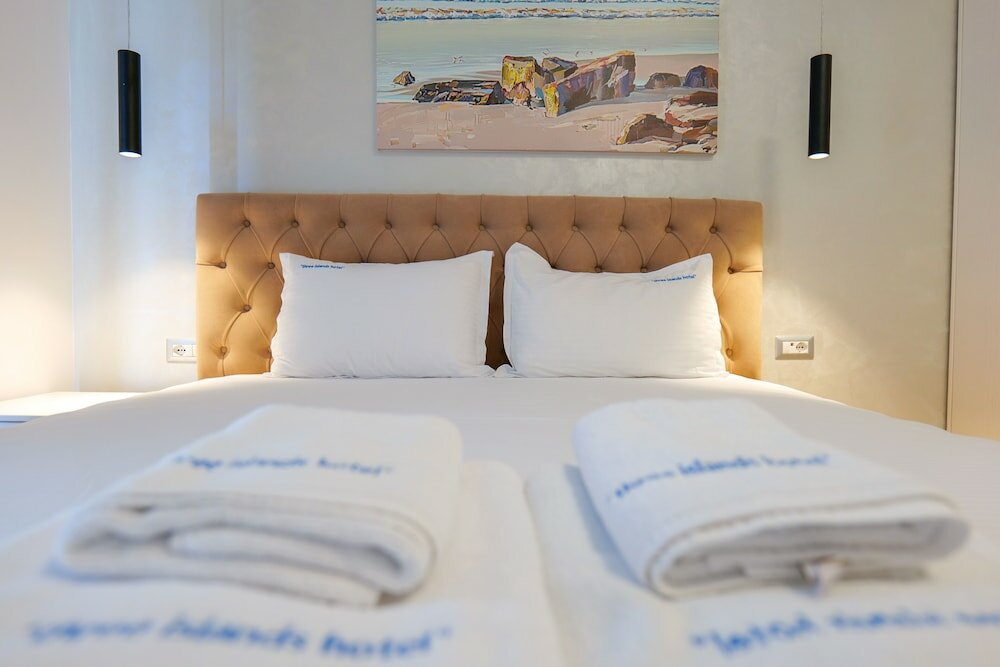 Фото 3 Island Hotel