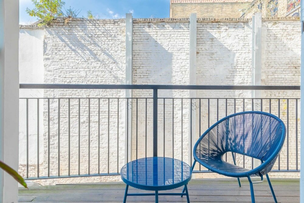 Фото Light & Modern 2bd Flat With Balcony - Brick Lane