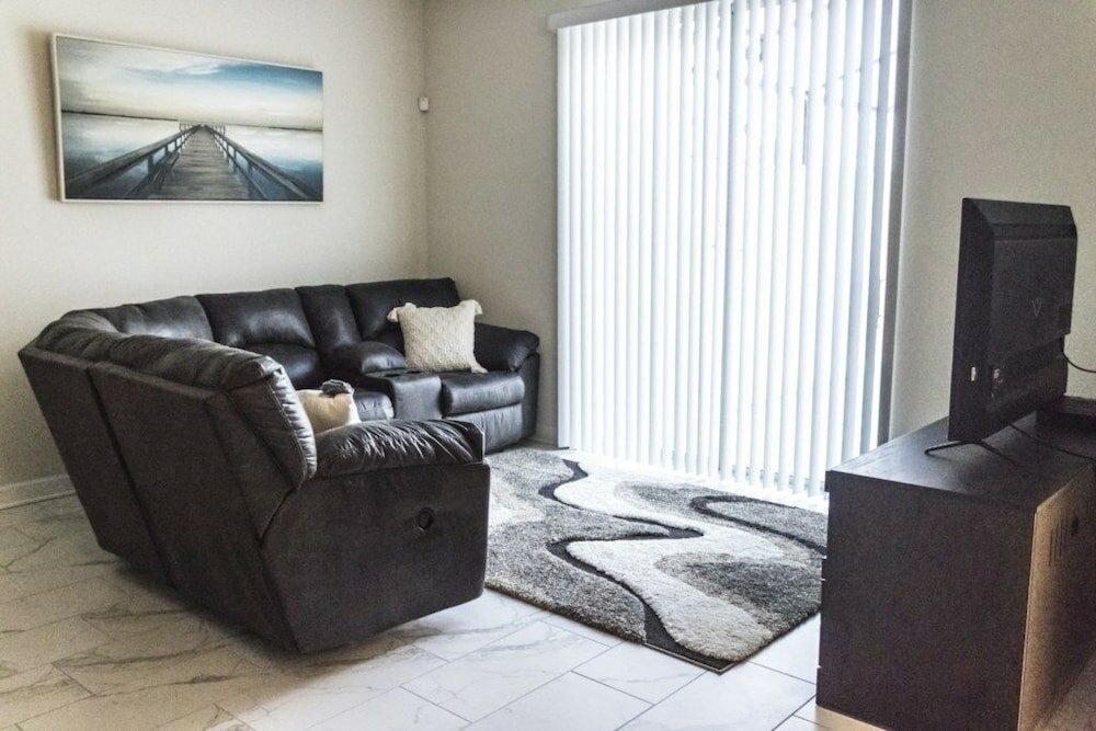 Фото 4br Townhome in Storey Lake by Shv-4971