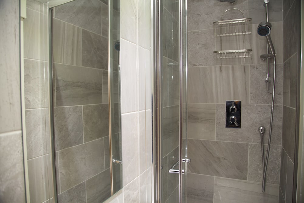 Фото 1 Bedroom Apartment near Kings Road