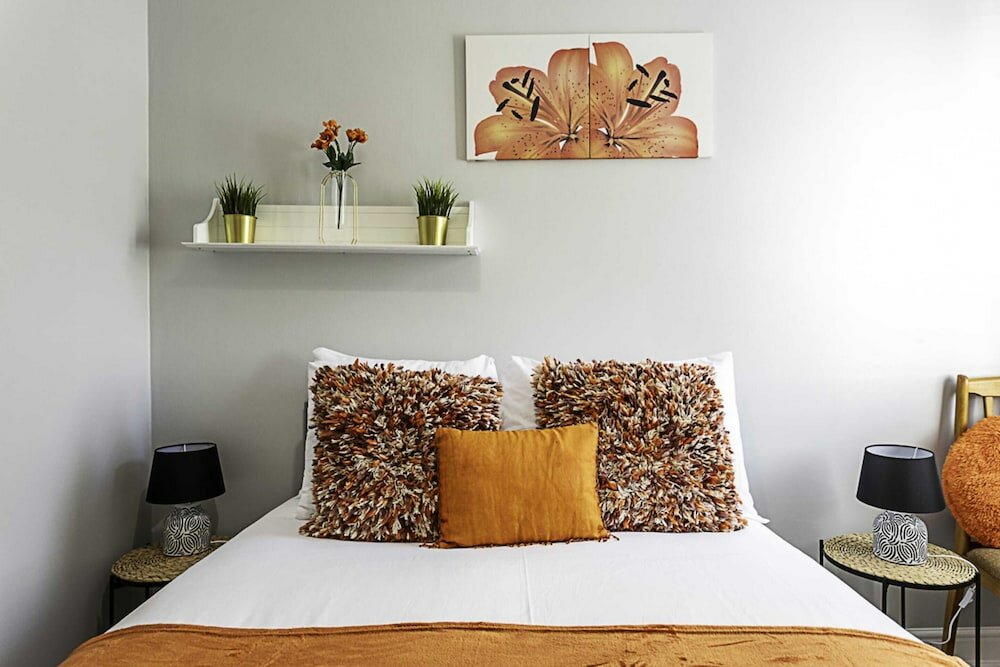 Фото Chic High Spec Apartment Near Central London