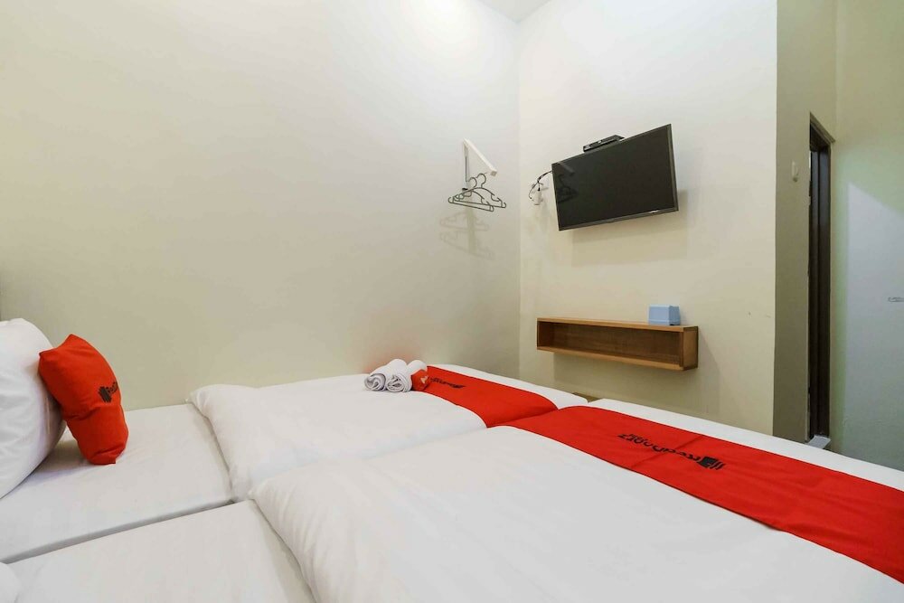 Фото RedDoorz Syariah near Lubang Jepang Bukittinggi