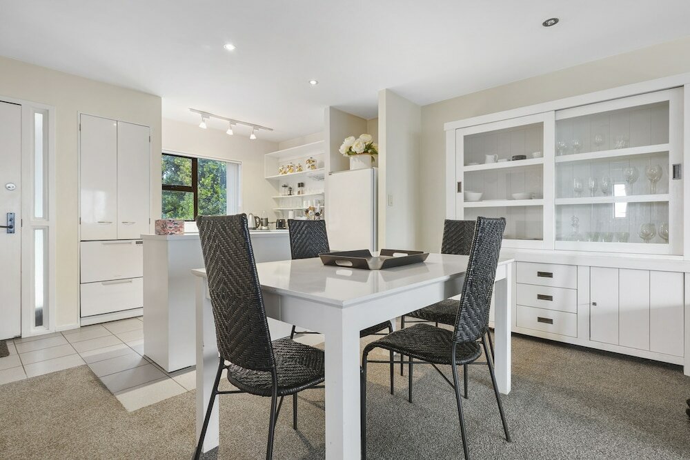 Фото Stylish Central 2br Apt nr Hospital