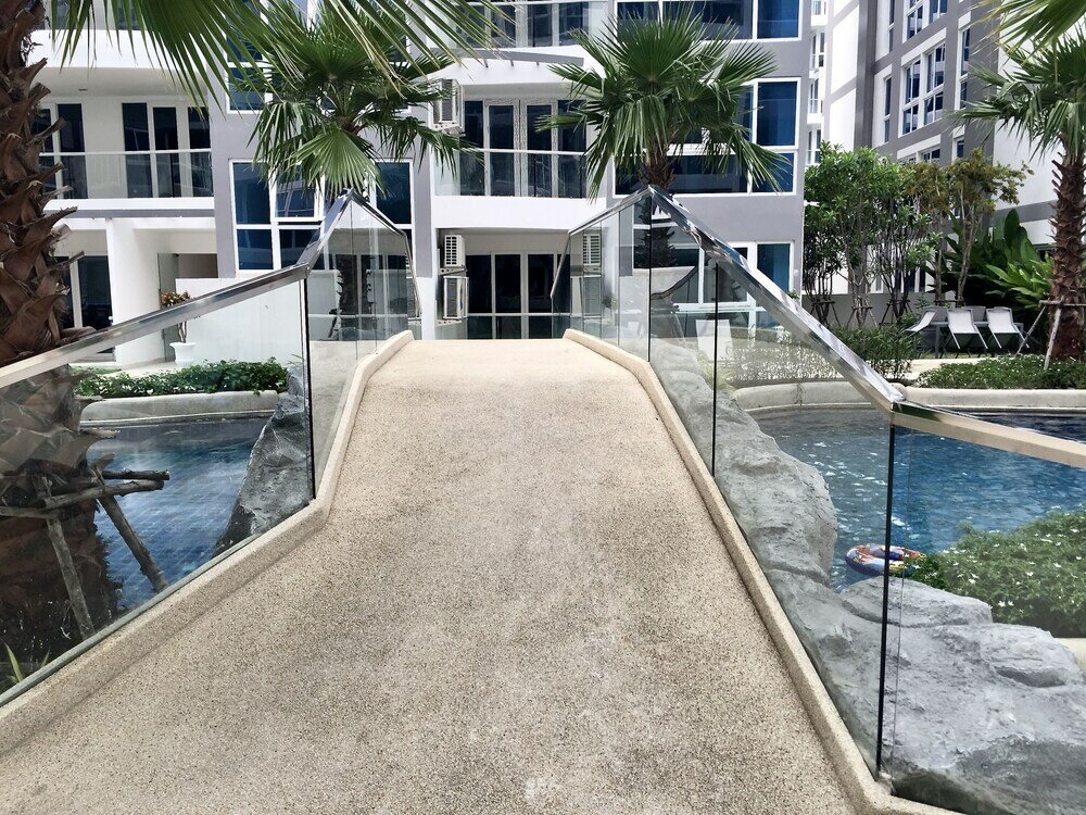 Фото Luxury Apartments in Grand Avenue