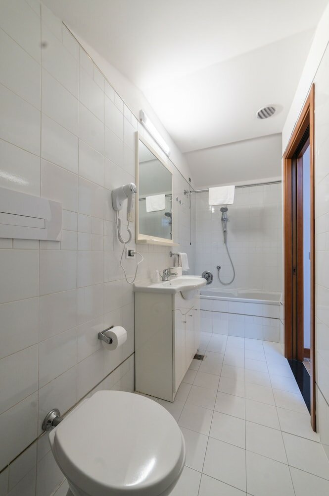 Фото Hotel Querini Budget & Business Hotel