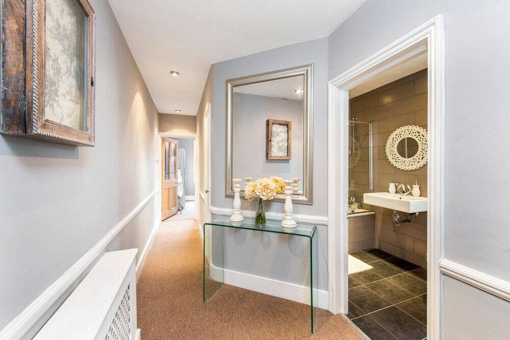 Фото Bright, Stylish 3bed Flat in West Hampstead