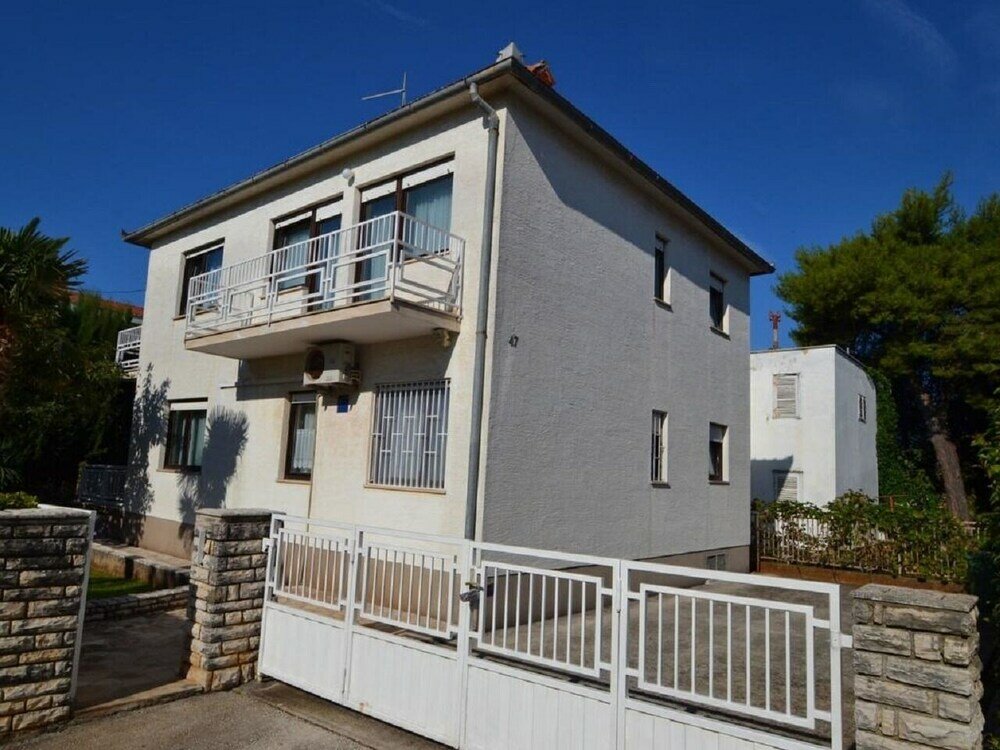 Фото Ruža - Comfortable 2 Bedrooms Apartment - A1