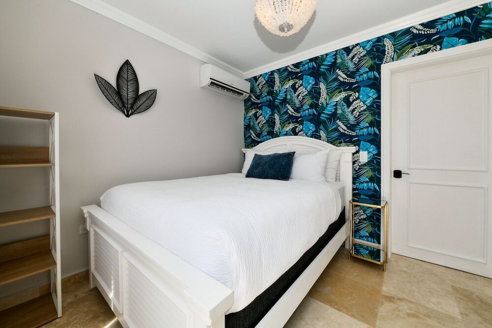 Фото Newly Remodeled 5-bedroom 5-bath in Tierra del Sol!