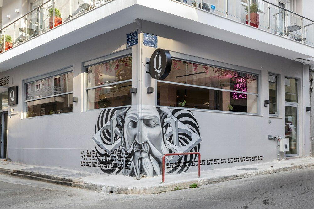 Фото The Q Hotel