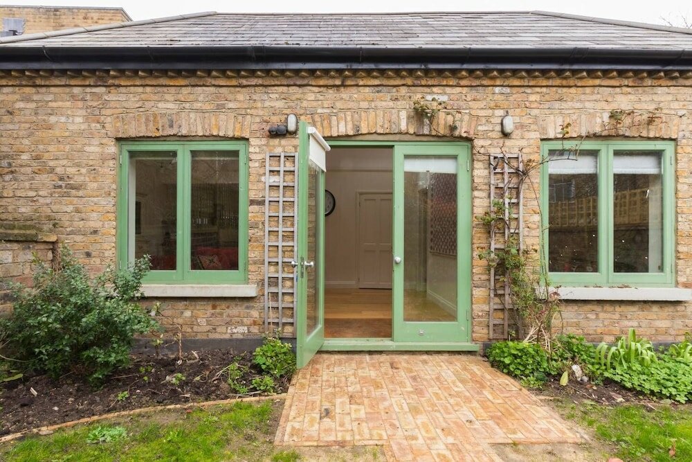 Фото Delightful Cottage for 2 set Within Pretty Garden