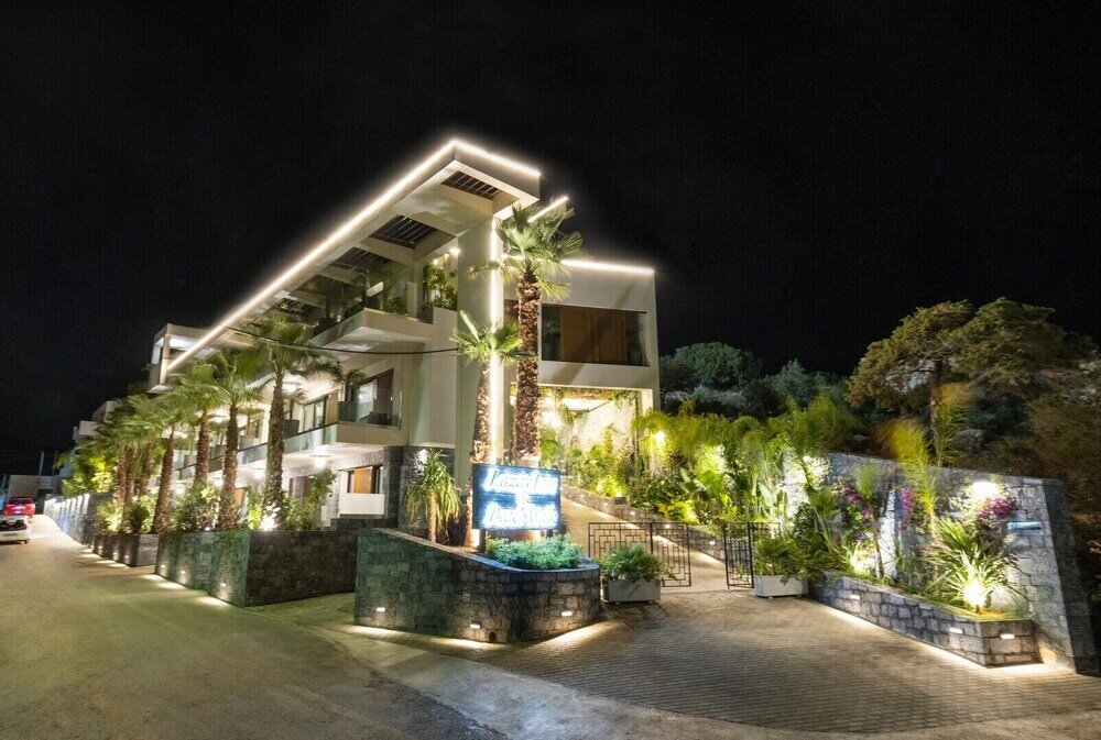 Фото Beach Walk Luxury Suites