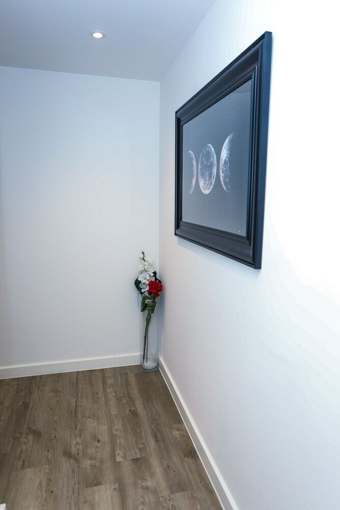 Фото Exquisite One Bed Apartment