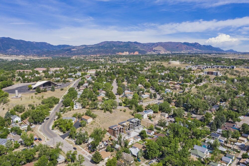 Фото Downtown Skyline Rooftop Patio Modern Townhome