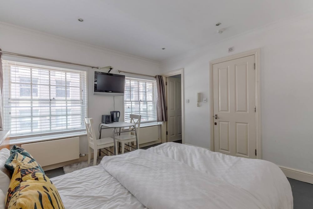 Фото Cosy Self-contained Studio in Aldgate