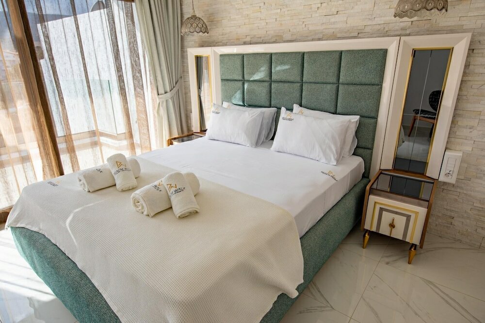 Фото Beach Walk Luxury Suites