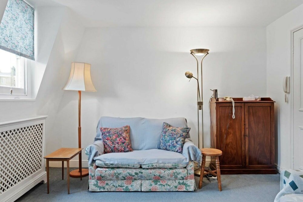 Фото Cozy 2 Bedroom Flat in Pimlico near Metro Station