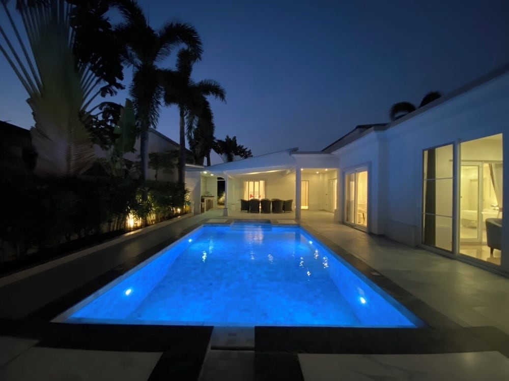 Фото Luxury Pool Villa 510 4br 8-10 Persons
