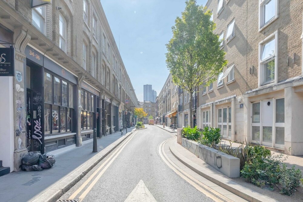 Фото Light & Modern 2bd Flat With Balcony - Brick Lane