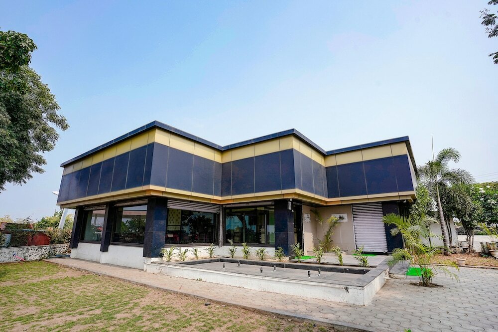 Фото Fabhotel Hi Way Resort