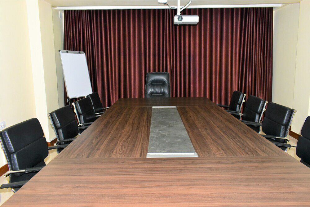 Фото Empolos Hotel Limited