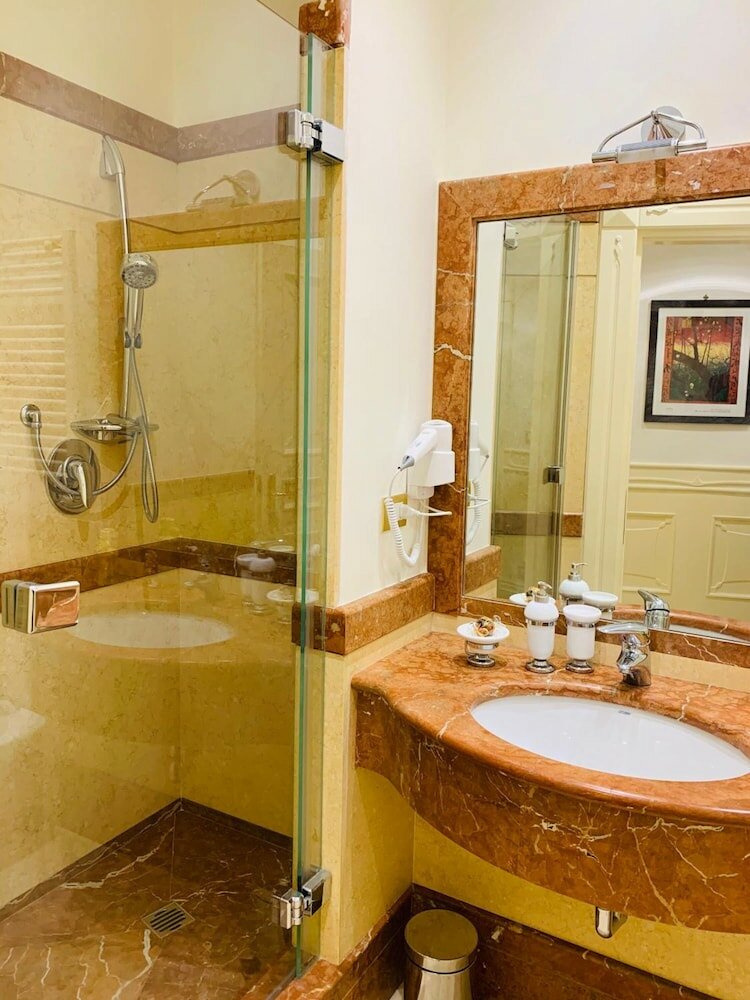 Фото Simon's Guest House