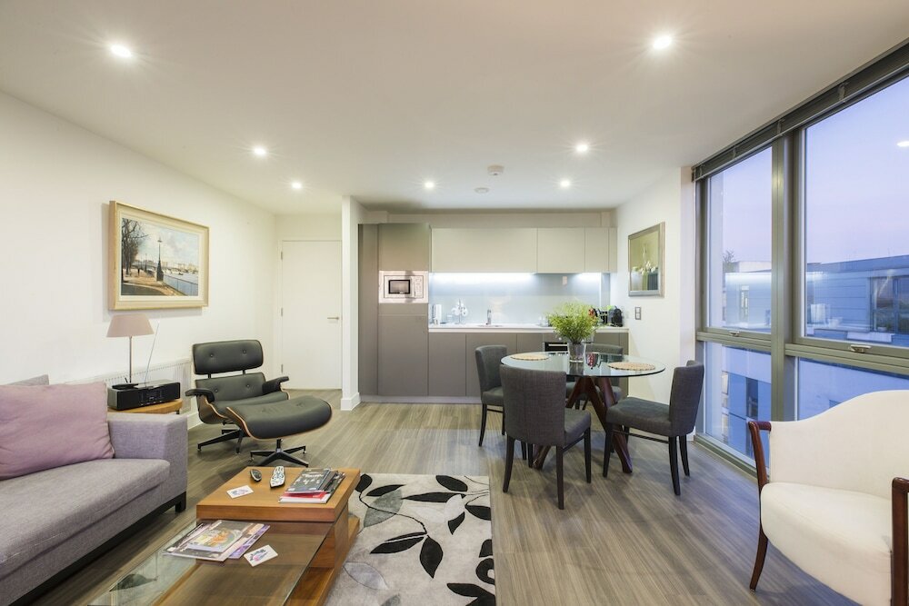 Фото Altido Trendy Islington Flat for 2 with Patio