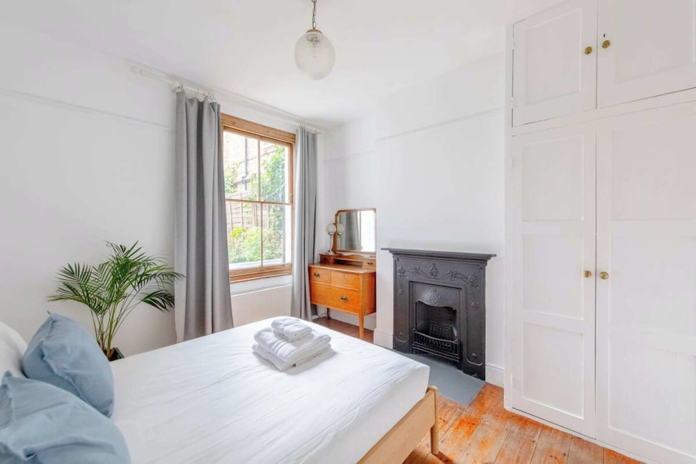 Фото Peaceful & Inviting 2bd House - Shepherd's Bush!