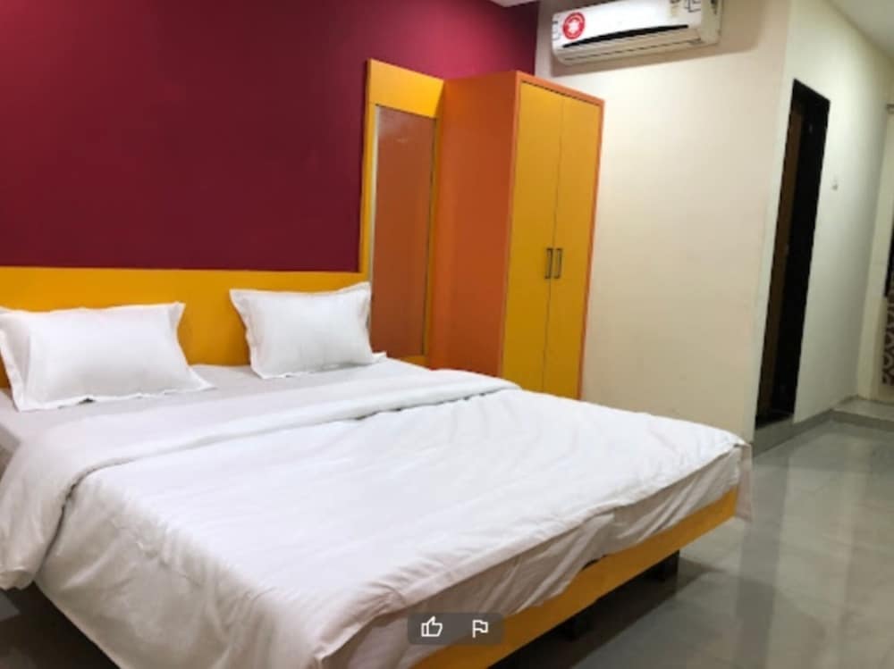 Фото IROOMZ Hotel Shree Krishna Palace