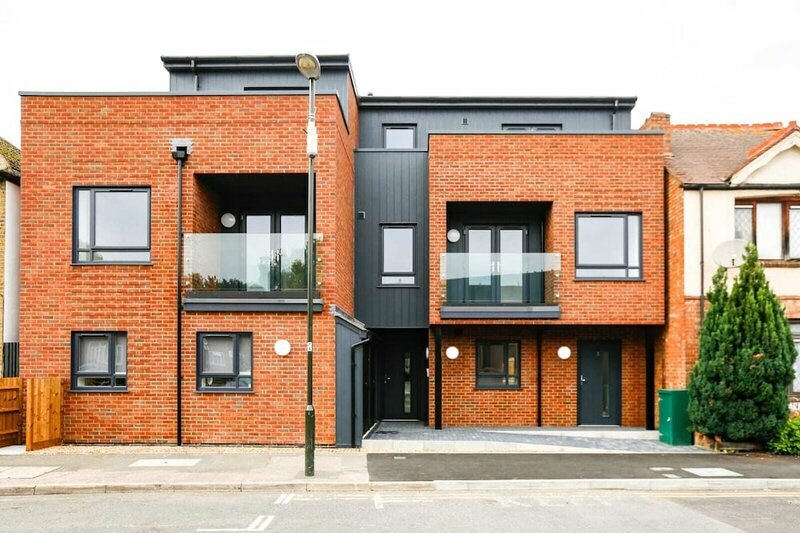 Апартаменты Hybrid Resi - Mitcham в Лондоне