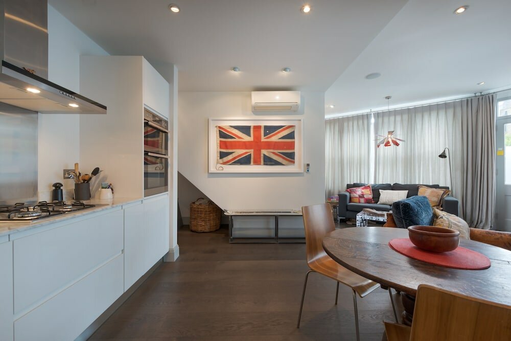 Фото Classic Hammersmith Home by Ravenscourt Park by Underthedoormat