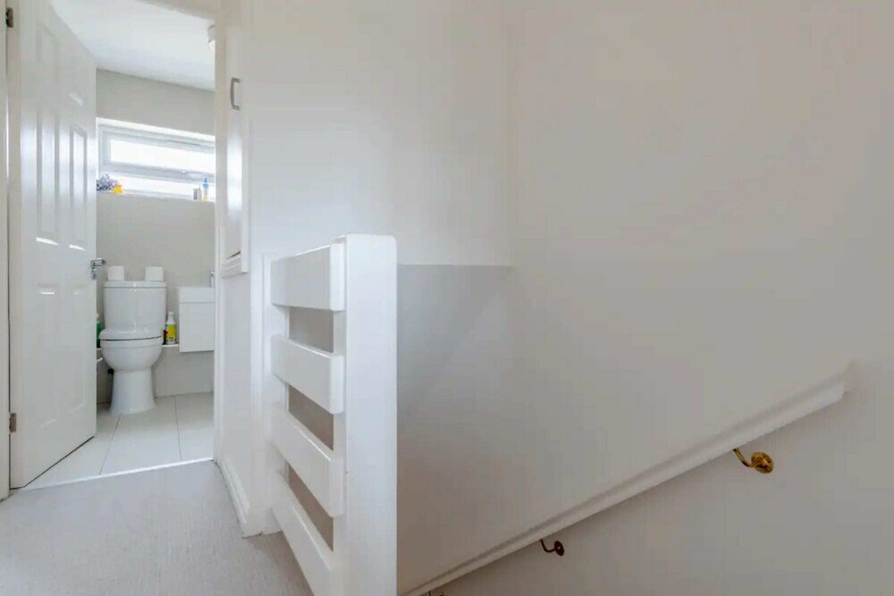 Фото Bright and Inviting 2bd House - Bethnal Green