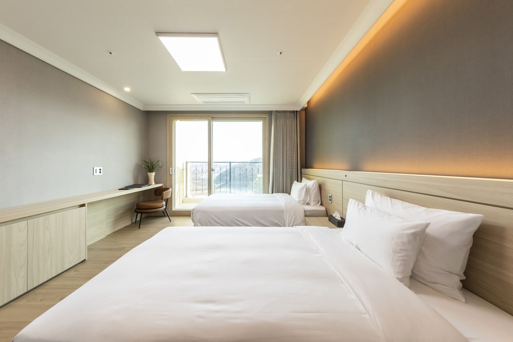 Фото Baekhak Jayuro Resort