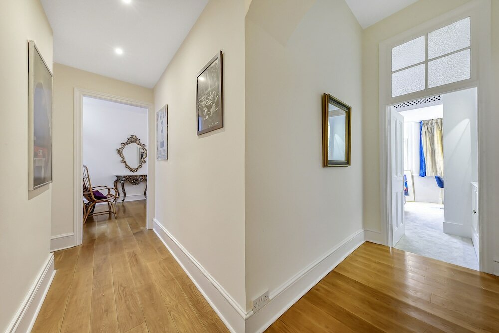 Фото Kensington Queens Gate Apartment