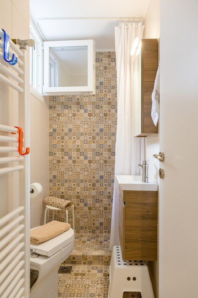 Фото Grandma's Chic & Bright Athenian Home with a Patio