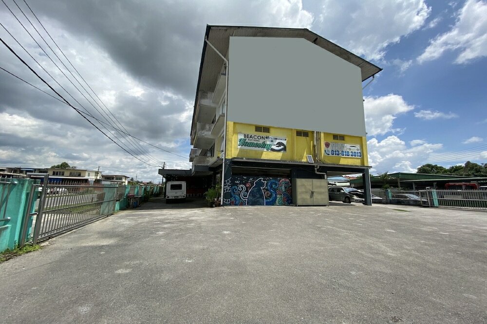 Фото Oyo Home 90295 Beacon Homestay Kuching