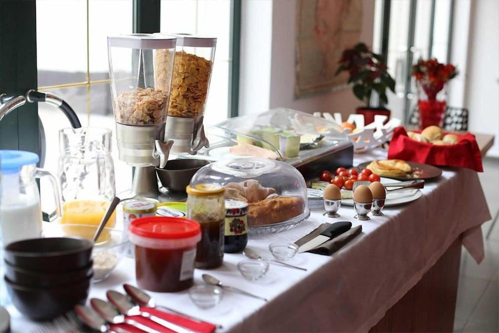 Фото Отель Liqeni Tirana